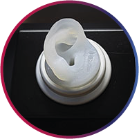 Simulador especializado en el adiestramiento de la detección de las enfermedades más importantes del oído normal y patológico.