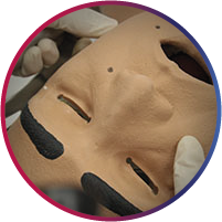 Modelo que permite programar más de 150 diferentes escenarios clínicos de mediana y alta complejidad.