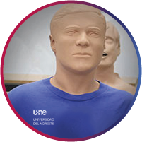 Modelo que permite identificar diferentes ruidos cardiacos pulmonares y abdominales, así como la auscultación carotídea para el diagnóstico de diferentes padecimientos mediante escenarios clínicos.