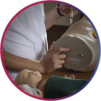 Modelos realistas de baja fidelidad para la realización de más de 30 procedimientos clínicos.